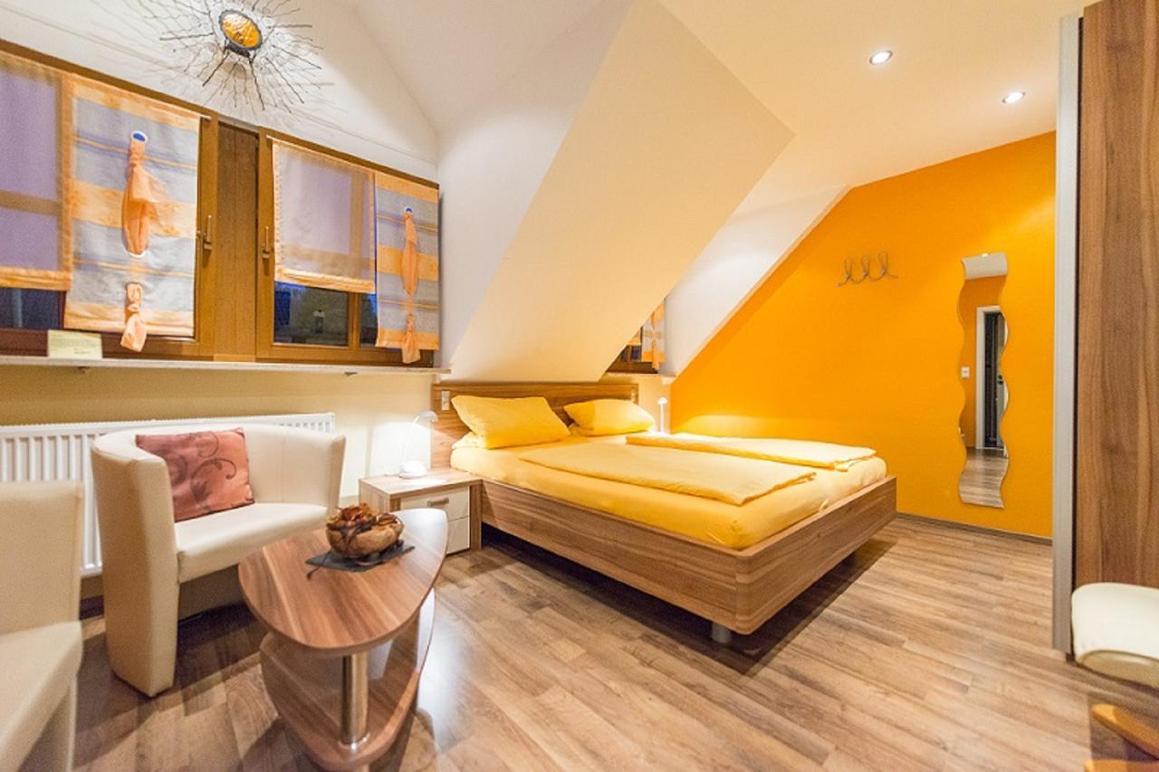 Weingut Karl Braun Hotel Nordheim am Main Buitenkant foto